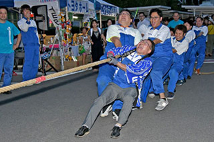 本部对抗拔河比赛